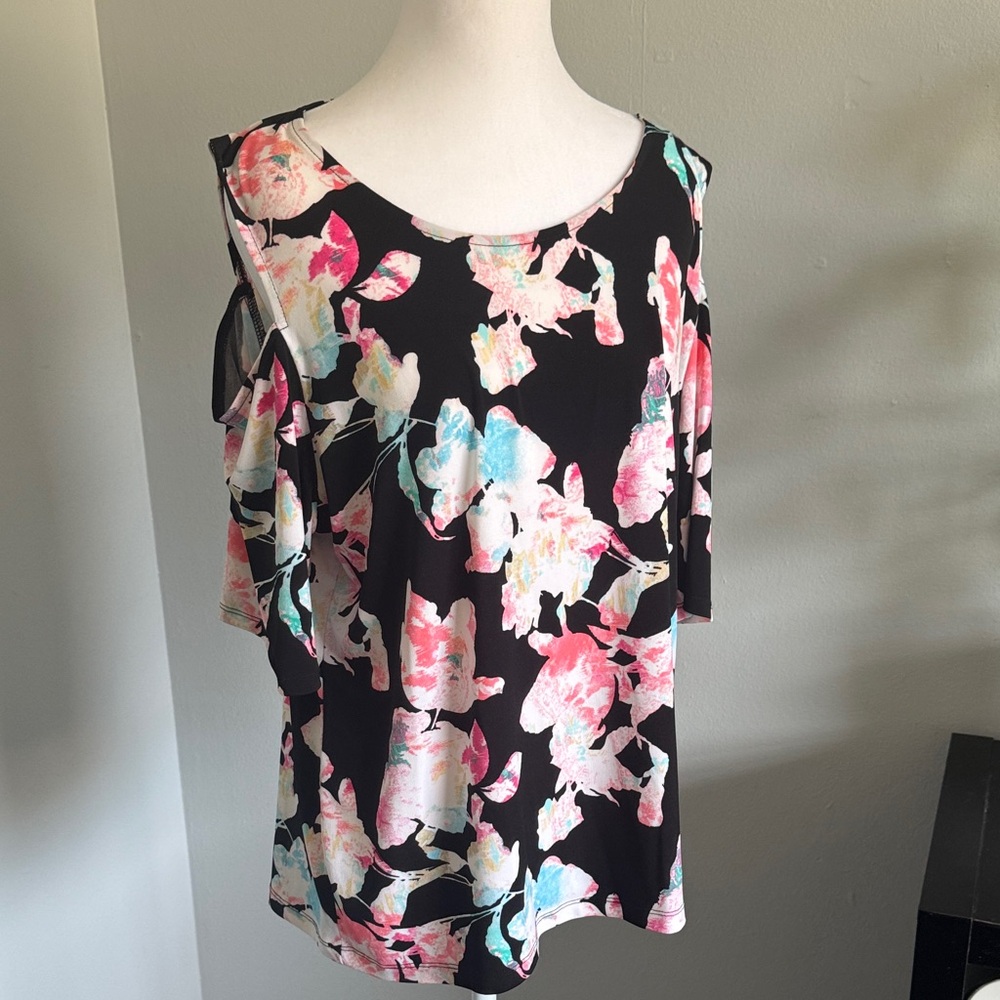 Chicos 3 nwt Floral Cold Shoulder Top - Black and Pink